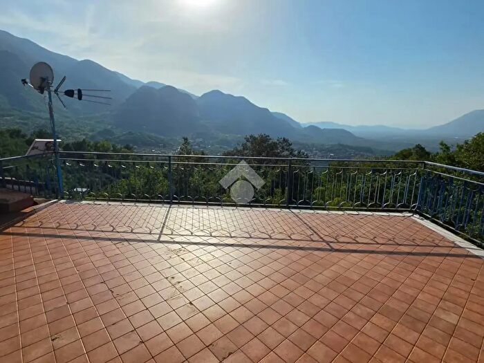 Appartamento con 7 locali in vendita in Via Capriozzi, Pietrastornina