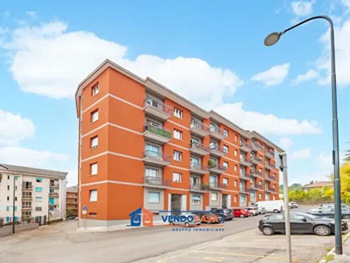 Appartamento trilocale in vendita in Via San Giovanni, Pinerolo