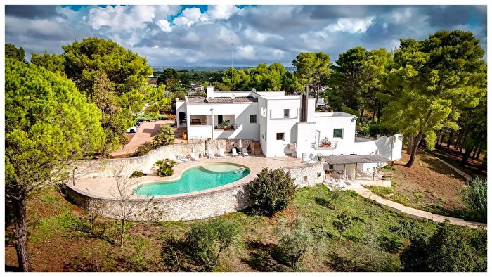 Casa con 11 locali in vendita in Martina Franca