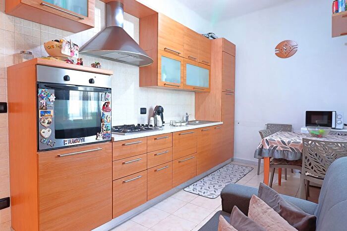 Appartamento trilocale in vendita in Via Cristoforo Colombo, Bari