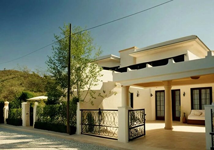 Casa con 7 locali in vendita in Via Caviglia, Specchia