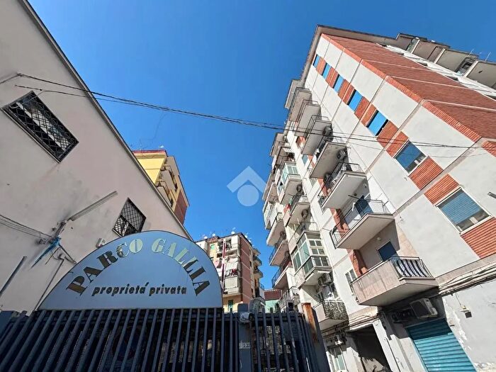 Appartamento trilocale in vendita in Via Santa Lucia Filippini, Napoli