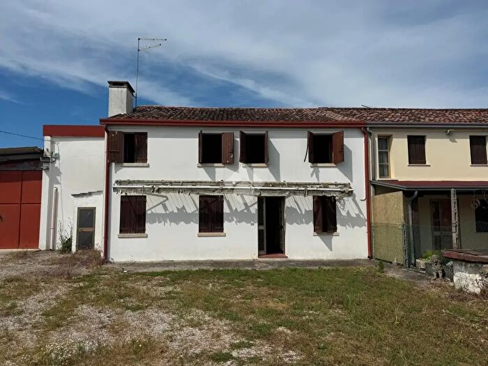 Casa con 7 locali in vendita in Via Cavin Maggiore, Pianiga
