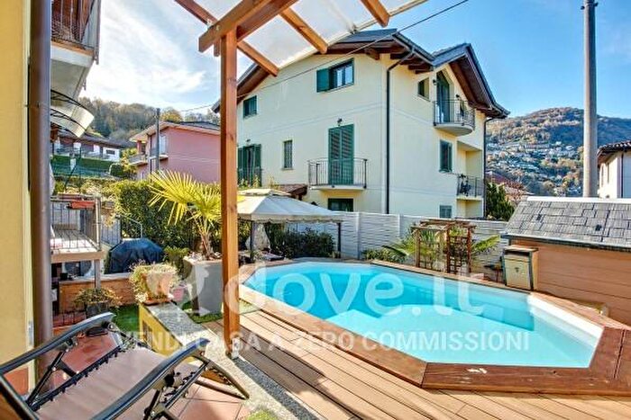 Casa con 6 locali in vendita in Via l Colombo a, Lavena Ponte Tresa