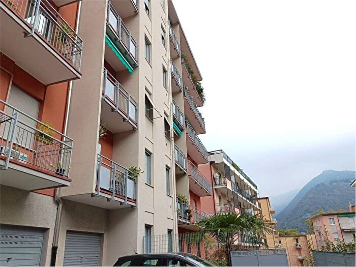 Appartamento trilocale in affitto in VIA ZAMENHOF, Villa Olmo, Como