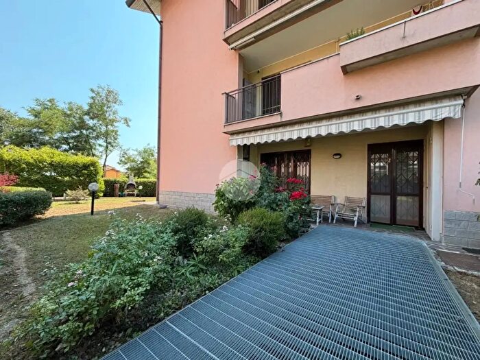 Appartamento quadrilocale in vendita in Via Grazia Deledda, Bussero