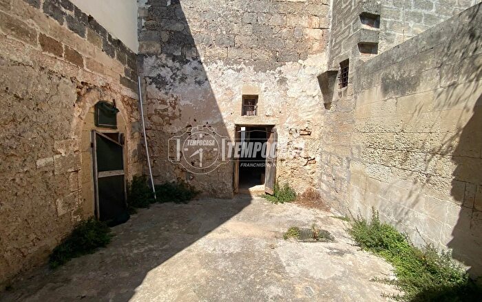 Casa monolocale in vendita in Via Orsini del Balzo, Scorrano