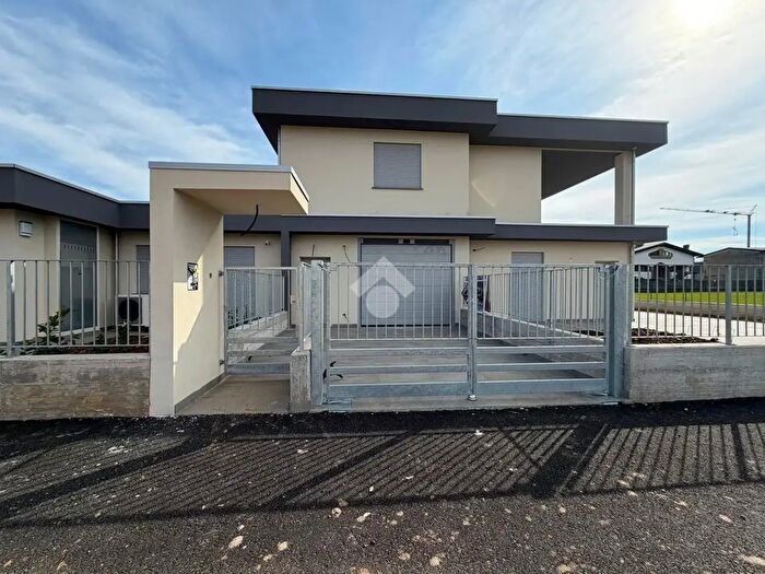 Case in Vendita e in Affitto - 2