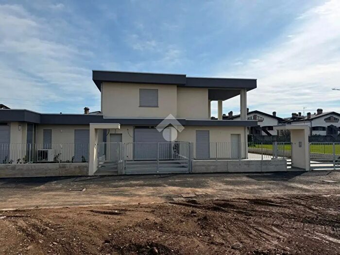 Case in Vendita e in Affitto - 3