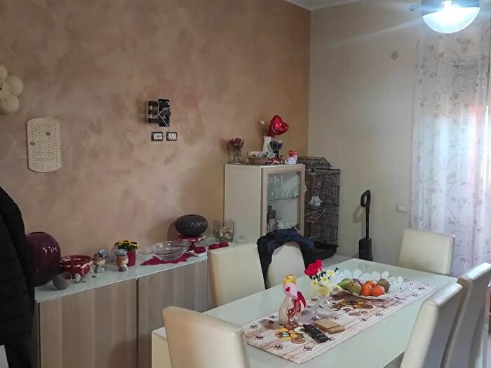 Appartamento quadrilocale in vendita in Via Michelangelo Buonarroti, Aci Catena