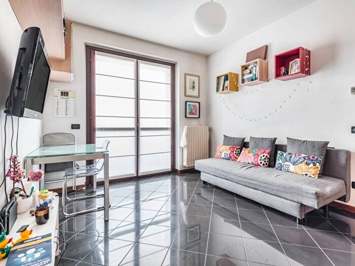 Appartamento bilocale in affitto in Via Bolzano, Rovereto, Milano