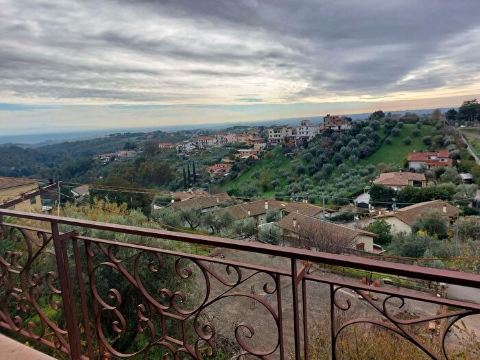 Appartamento quadrilocale in vendita in Via Monte Primo, Riano