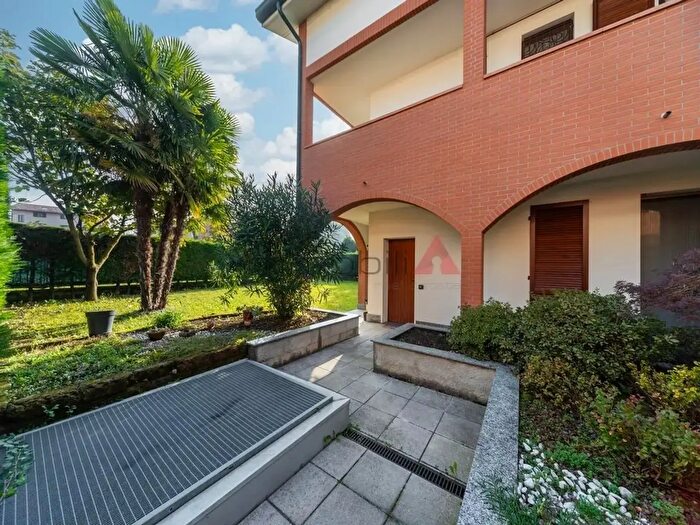 Appartamento trilocale in vendita in Olgiate Molgora