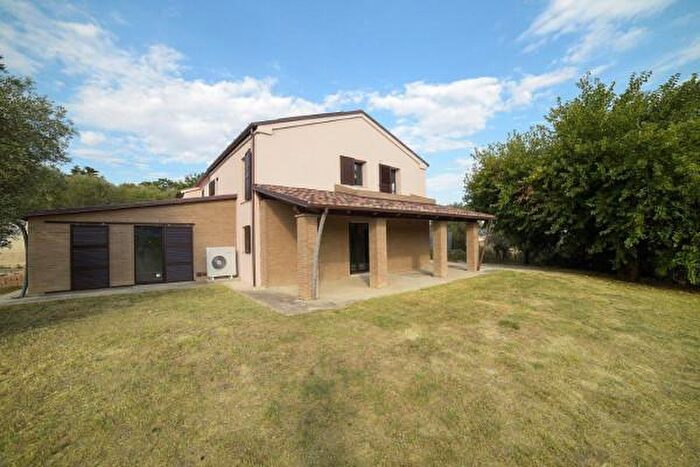 Casa con 6 locali in vendita in Contrada San Bartolo, Barbara