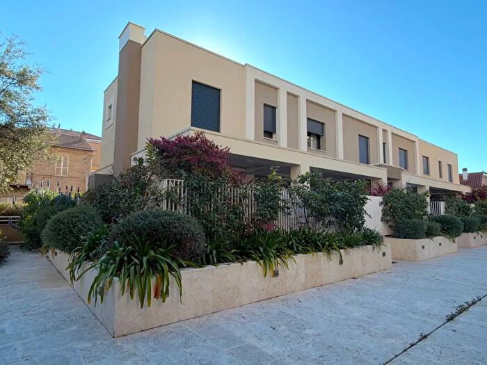 Casa quadrilocale in vendita in Via Padre Sigismondo Damiani, San Benedetto Del Tronto