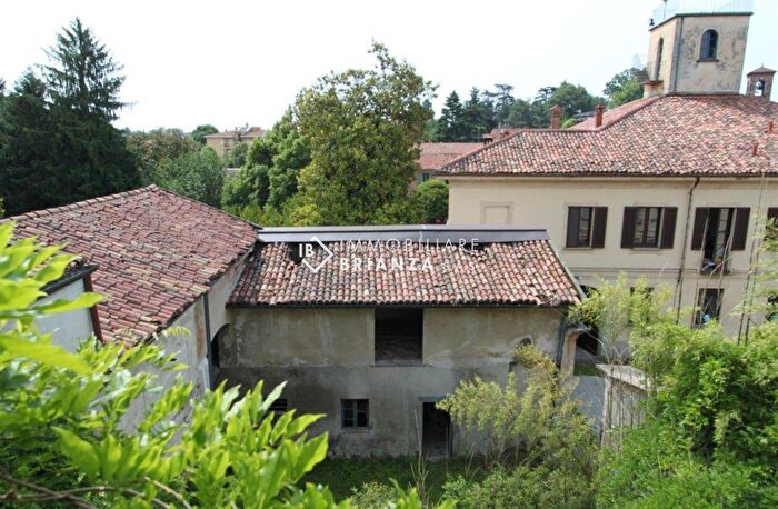 Casa in vendita in Via Puecher, Besana In Brianza