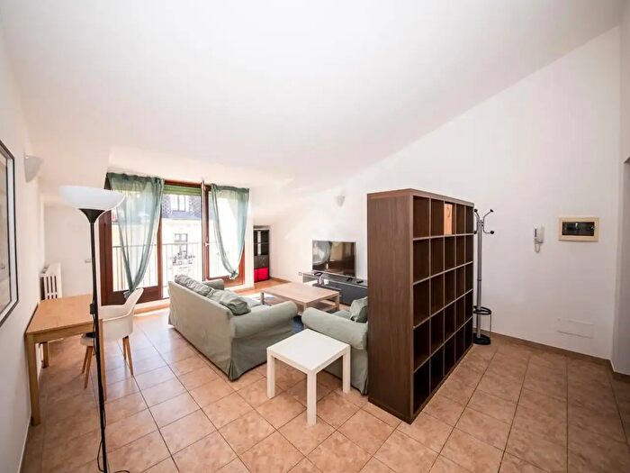 Appartamento trilocale in affitto in Via Stefano Canzio, Milano