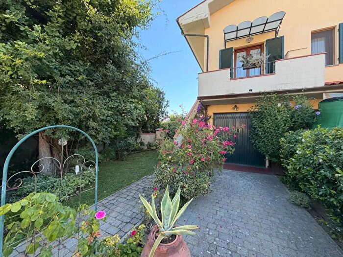 Appartamento con 5 locali in vendita in Calcinaia