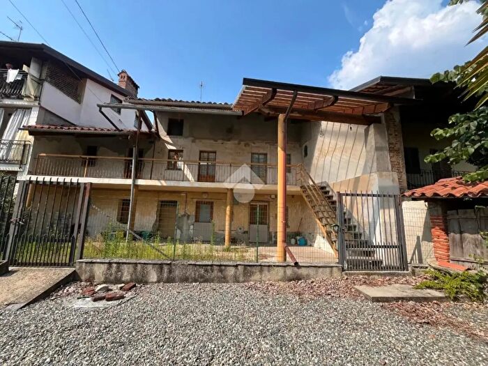Casa con 7 locali in vendita in Str Carossia, Castellamonte
