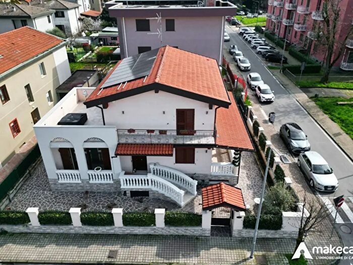 Casa con 8 locali in vendita in Via Ludovico Ariosto, Rozzano