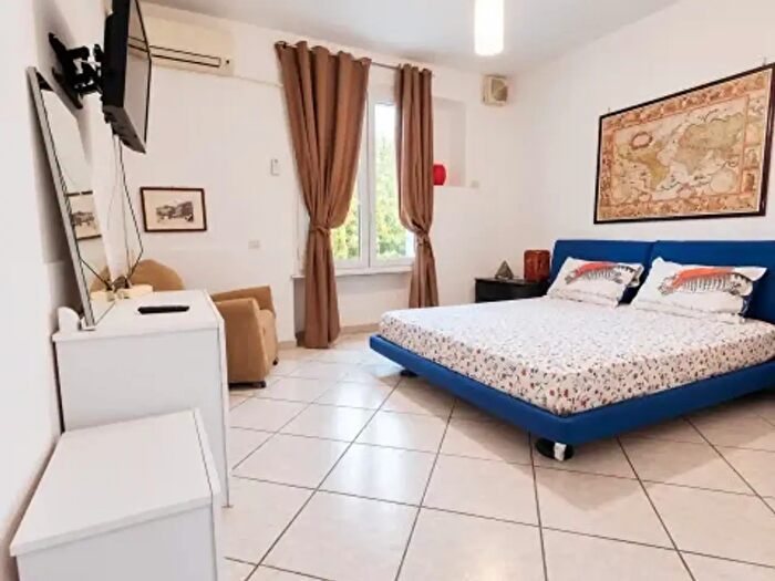 Appartamento bilocale in affitto in Via Piedigrotta, Napoli