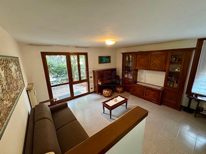 Casa con 6 locali in vendita in Romano DEzzelino