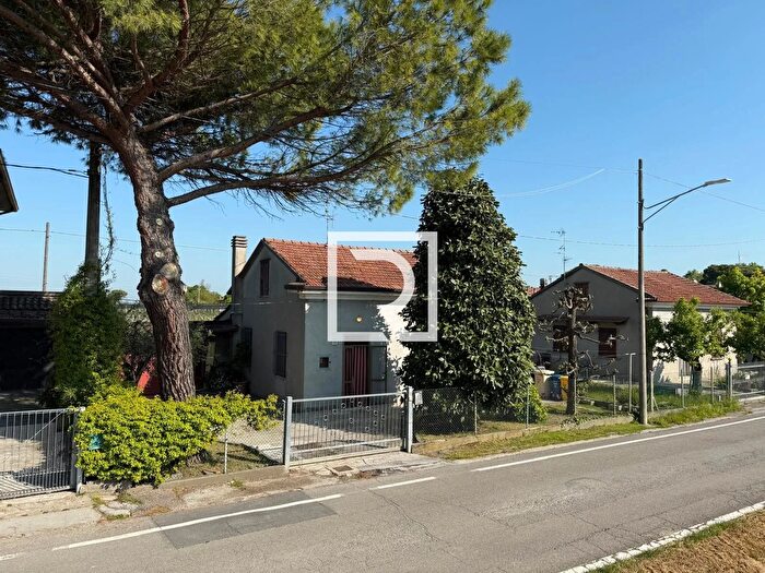 Casa trilocale in vendita in Via del Canale Forlì, Forli