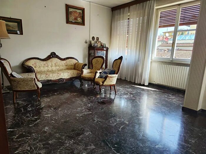 Appartamento con 7 locali in vendita in Via Varchi, Firenze