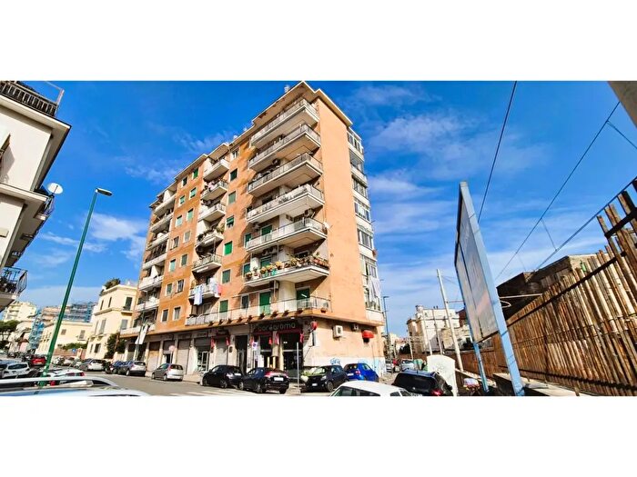 Appartamento con 5 locali in vendita in Via Salvatore Ferrara, Napoli