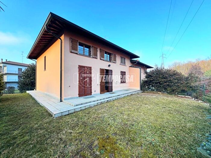 Casa quadrilocale in affitto in Lucino, Montano Lucino