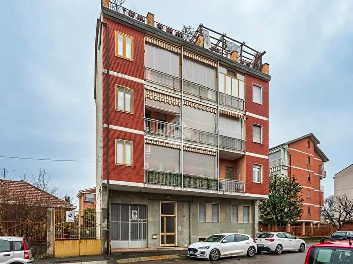 Appartamento trilocale in vendita in Via Natale Sandre, Venaria Reale