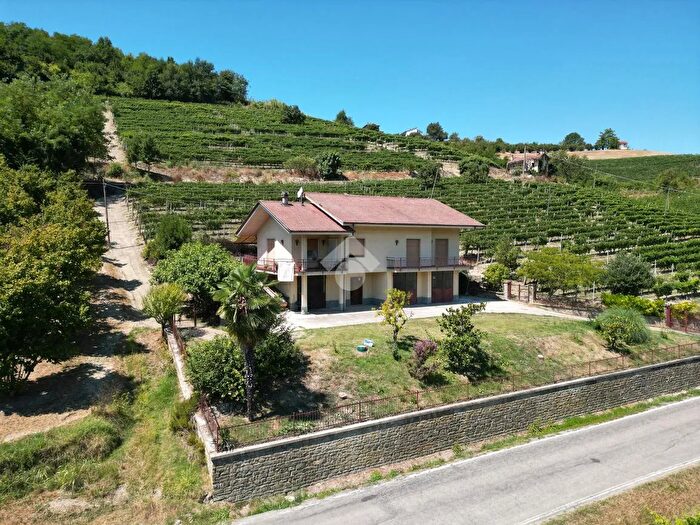 Casa con 5 locali in vendita in Località Altavilla, Alba