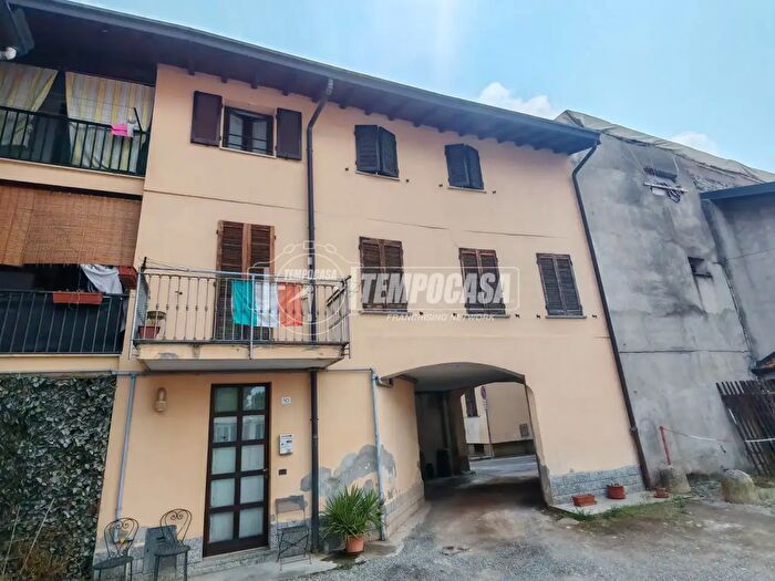 Appartamento trilocale in vendita in Via Felice Cavallotti, Rovellasca
