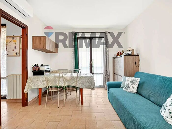 Appartamento trilocale in vendita in Piazza Matteotti, Lonate Ceppino