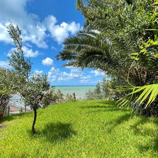 Casa con 6 locali in affitto in Via Favignana, Capo, Cefalù