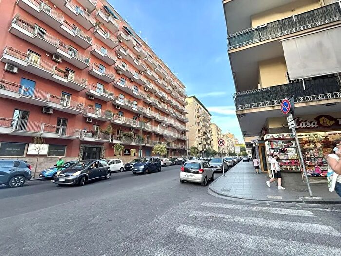 Appartamento trilocale in affitto in Via Belvedere, Napoli