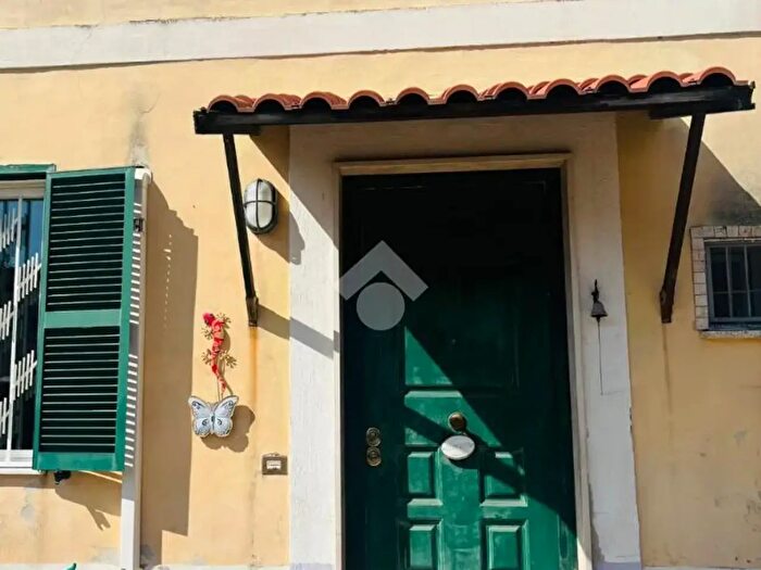 Appartamento trilocale in vendita in Via Pozzobonelli, Roma