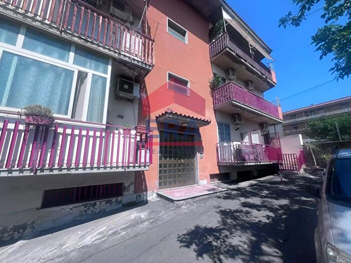 Appartamento con 5 locali in vendita in Via Finocchiari, Aci Catena