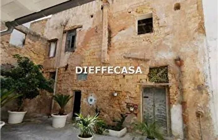 Appartamento con 10 locali in affitto in Via XI Maggio Marsala Tp, Marsala
