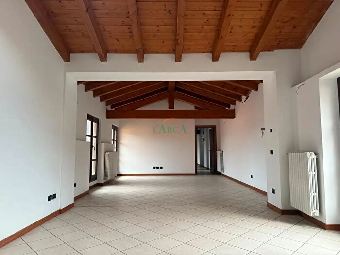 Appartamento quadrilocale in vendita in Via Largo Terzi, Capriolo