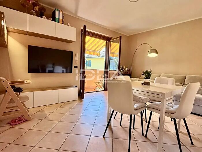 Appartamento trilocale in vendita in Via del Tanaro, Lucca