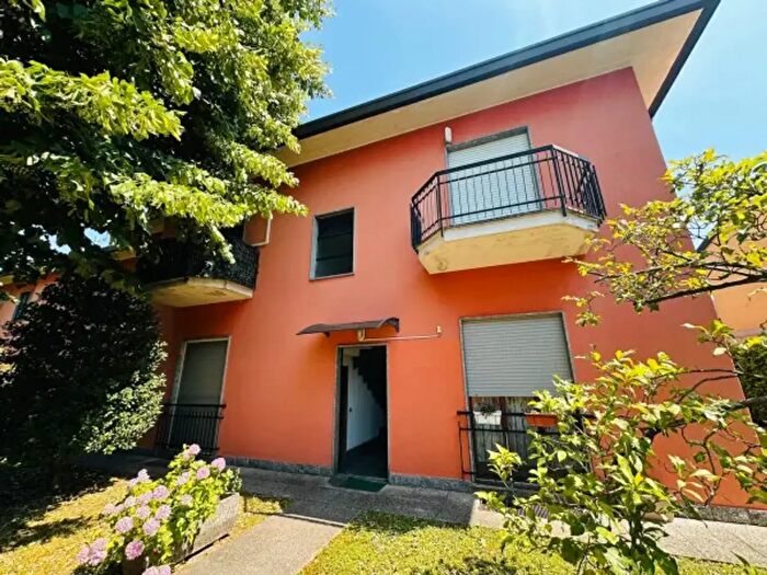 Appartamento bilocale in vendita in Via col di Lana, Cerro Maggiore