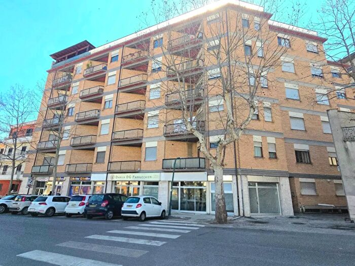 Appartamento con 5 locali in vendita in Viale G Bovio, Teramo
