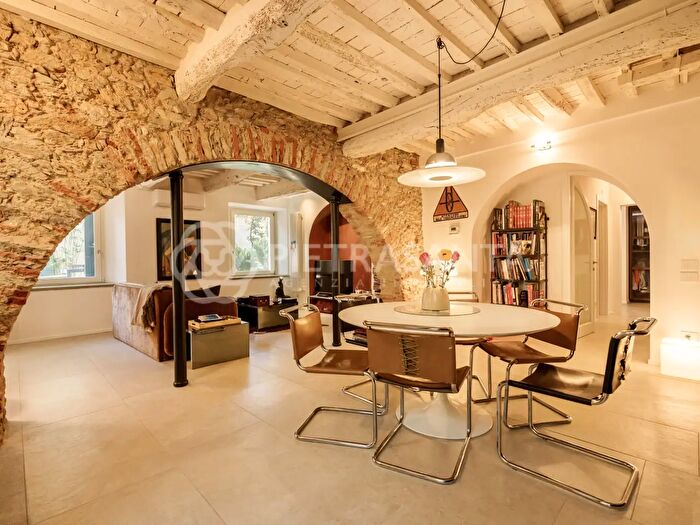 Appartamento con 7 locali in vendita in Pietrasanta