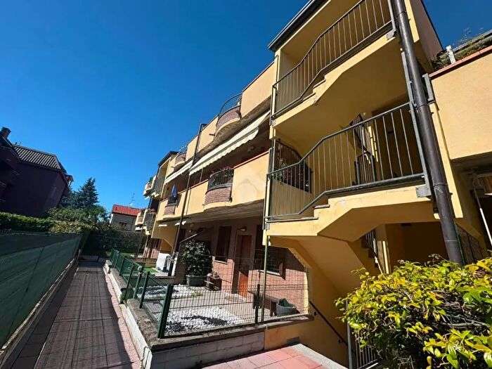 Appartamento trilocale in affitto in Via Garibaldi, Barlassina