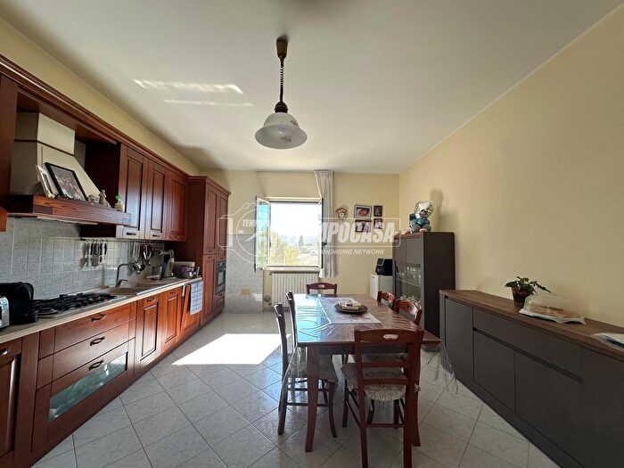 Appartamento con 5 locali in vendita in Loreto Aprutino