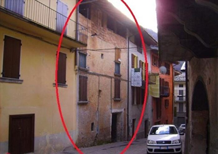 Casa con 6 locali in vendita in Via Zappelli, Lavenone