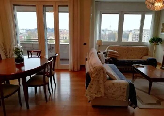 Appartamento trilocale in vendita in Viale Monte Ceneri, Milano