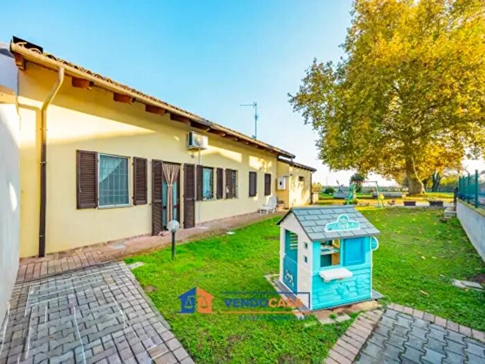 Casa bilocale in vendita in Via Costanzana, Asigliano Vercellese