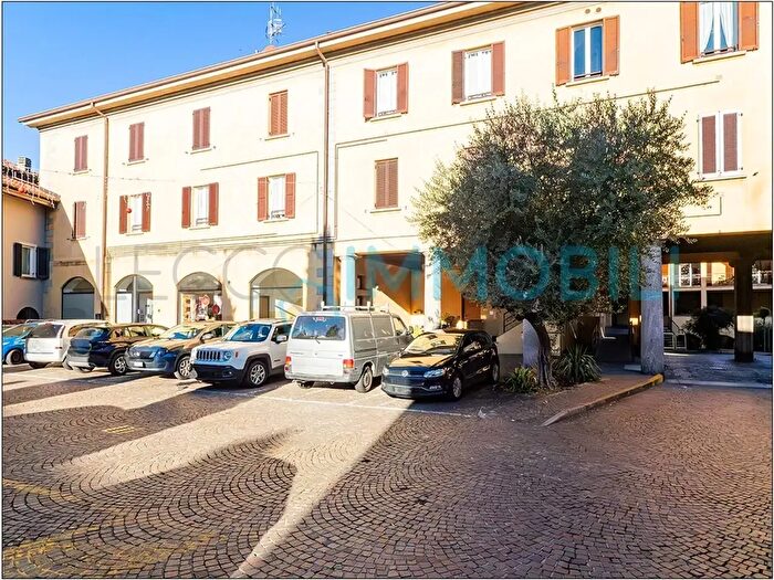 Appartamento trilocale in vendita in Piazza Alessandro Manzoni, Galbiate